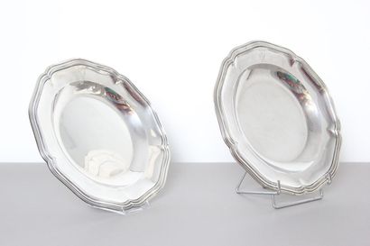 Paire de plats en argent.

Modèle filet contour.

Aile...