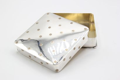 KELLER

Boîte carrée en argent à décor en...