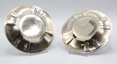 Paire de dessous de bouteille en argent anciennement...