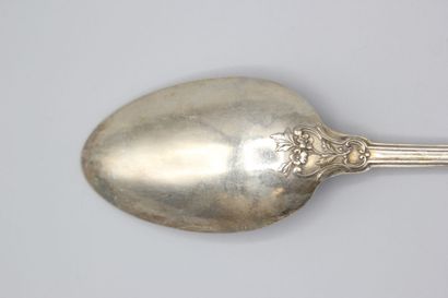 Silver household with violin spatula, foliage...
