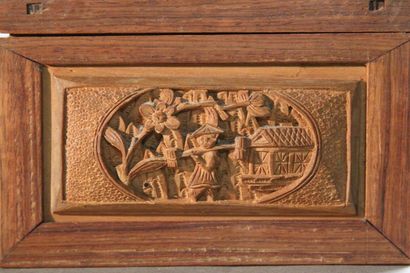 CHINA.

Curious box in natural wood.

Decorated...