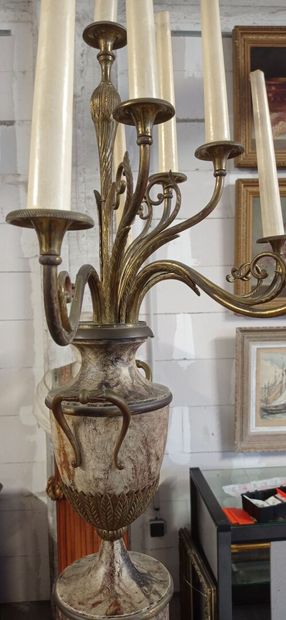 Important pair of candelabras in lacquered...