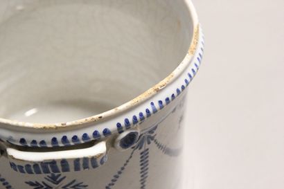 Refreshment stand in blue and white earthenware.

Decorated...