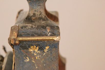 Cartel of violin shape in the Martin varnish...