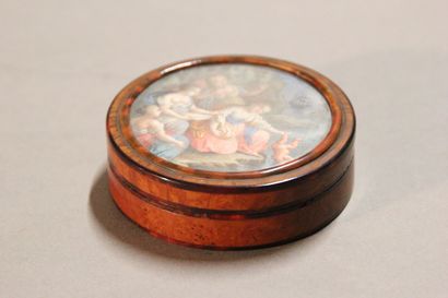 Small circular box in tortoiseshell and burr...