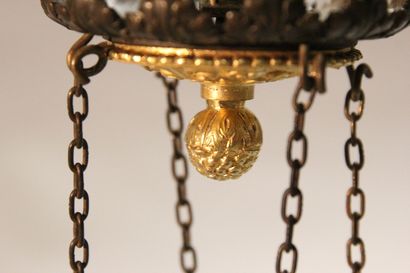 Small chandelier in gilded and chased bronze.

With...