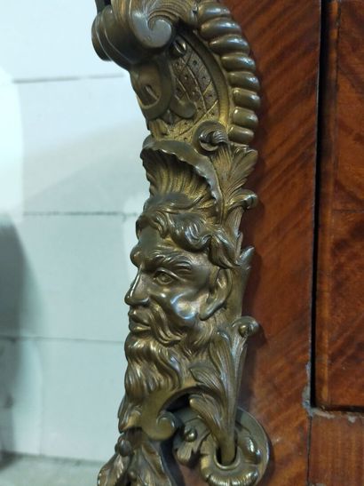 Curved chest of drawers in satin veneer.

Opens...