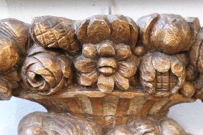 Decorative element in carved gilded wood...
