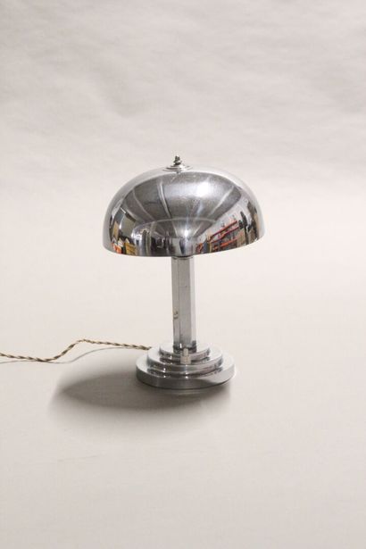 Lamp in chromed metal of mushroom form.

Circular...