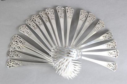 DEBAIN 

Important silver menagere of 137...