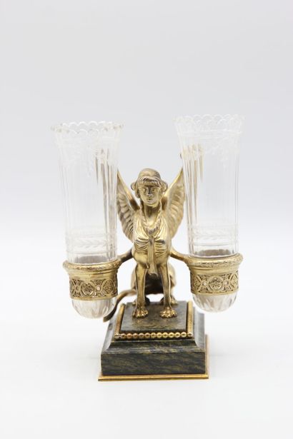 BOIN TABURET 

Bouquet holder in vermeil...