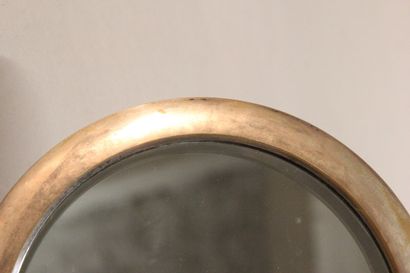 Modernist circular mirror in chromed metal.

Pose...