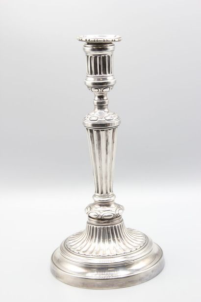 Pair of candlesticks in silver plated bronze.

Shafts...