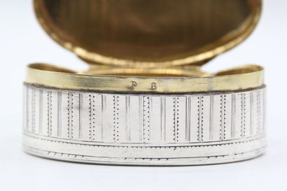 Rare silver snuffbox.

Inside in vermeil...