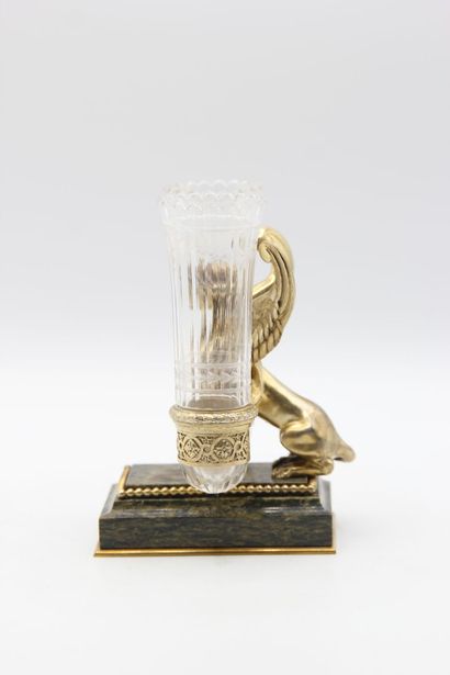 BOIN TABURET 

Bouquet holder in vermeil...