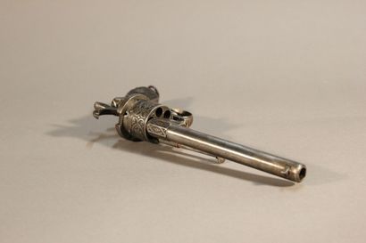 Pistol with pin.

Barrel with 6 shots.

Wooden...