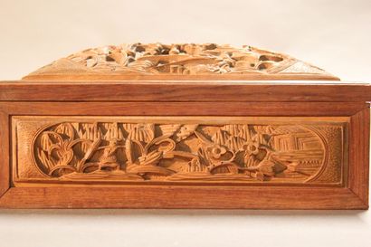 CHINA.

Curious box in natural wood.

Decorated...