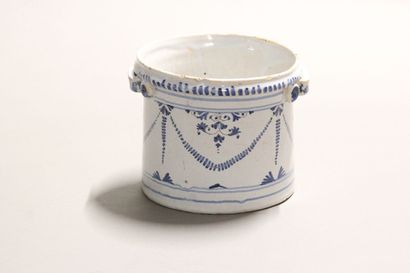 Refreshment stand in blue and white earthenware.

Decorated...