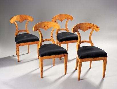 Suite of four chairs in burr wood.

Openwork...