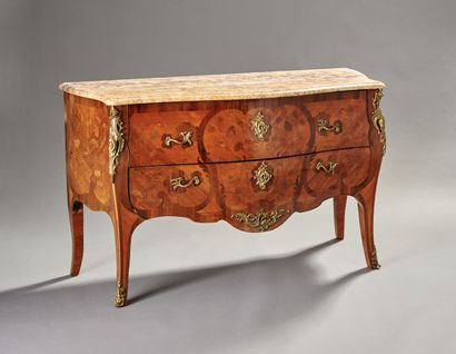 Chest of drawers in veneer curved all sides.

Opens...