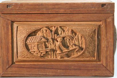 CHINA.

Curious box in natural wood.

Decorated...