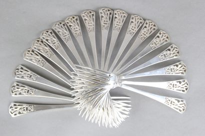DEBAIN 

Important silver menagere of 137...