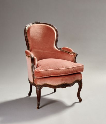 Shepherd's chair in natural wood, the back...