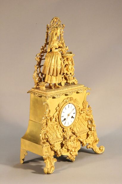Clock in gilded and chased bronze.

The upper...