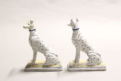 Pair of seated dalmatians in polychrome earthenware.

Rectangular...