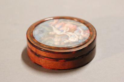 Small circular box in tortoiseshell and burr...
