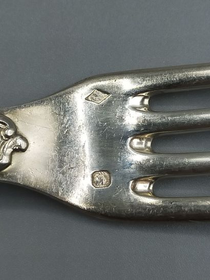 Silver household with violin spatula, foliage...