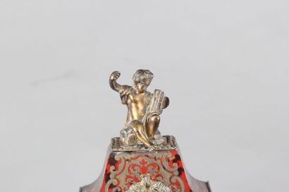 Small cartel of violin shape, and its base...