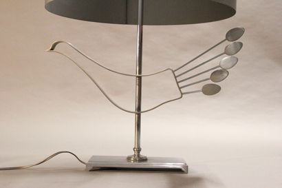 Curious lamp in chromed metal.

The body...