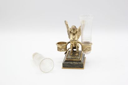 BOIN TABURET 

Bouquet holder in vermeil...