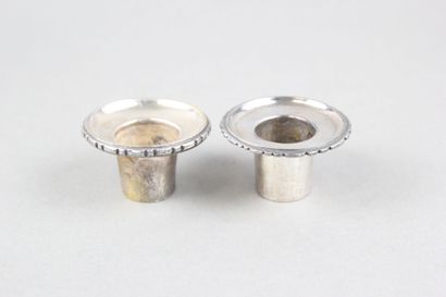 Pair of candlesticks in silver plated bronze.

Shafts...