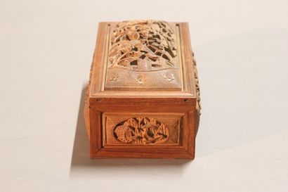 CHINA.

Curious box in natural wood.

Decorated...