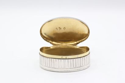 Rare silver snuffbox.

Inside in vermeil...