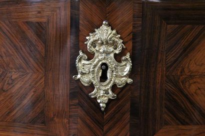 Chest of drawers 