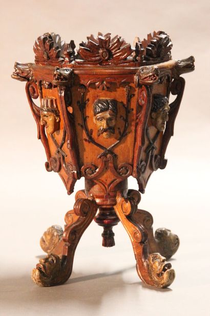 Curious carved wooden cup.

Full decoration...