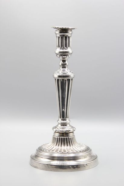 Pair of candlesticks in silver plated bronze.

Shafts...