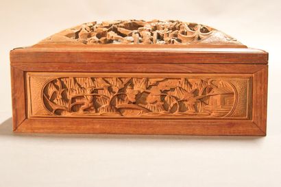 CHINA.

Curious box in natural wood.

Decorated...