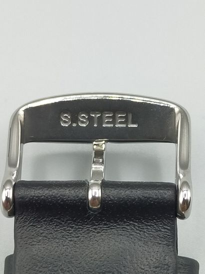MERCEDES.

Men's chronometer wristwatch,...
