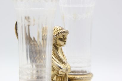 BOIN TABURET 

Bouquet holder in vermeil...