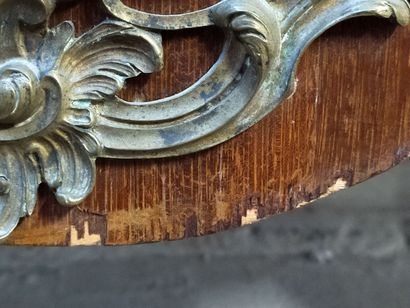 Chest of drawers in veneer curved all sides.

Opens...