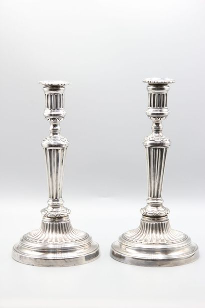 Pair of candlesticks in silver plated bronze.

Shafts...