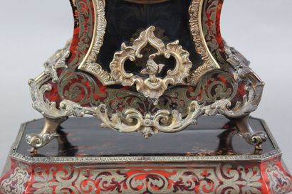 Small cartel of violin shape, and its base...