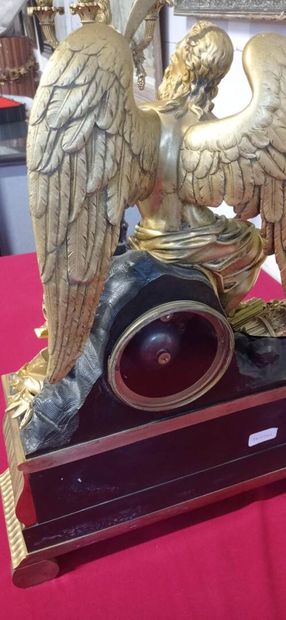 Important mantelpiece in bronze with double...