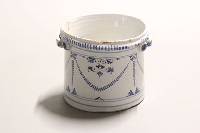 Refreshment stand in blue and white earthenware.

Decorated...
