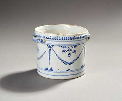 Refreshment stand in blue and white earthenware.

Decorated...