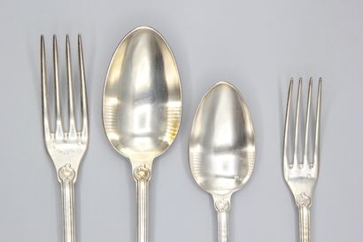 Silver household with violin spatula, foliage...